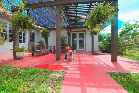 House in Homestead, Florida 4 bedrooms, 186.92 sq.m. № 2058686 - photo 7