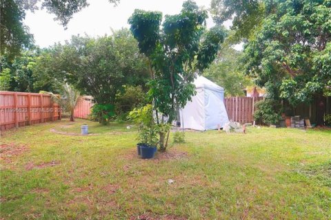 House in Homestead, Florida 4 bedrooms, 186.92 sq.m. № 2058686 - photo 13