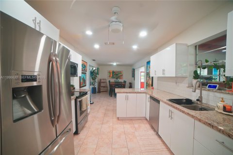 House in Homestead, Florida 4 bedrooms, 186.92 sq.m. № 2058686 - photo 9