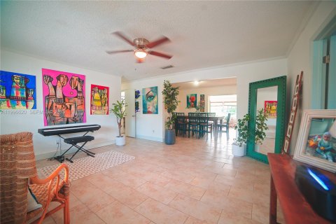 House in Homestead, Florida 4 bedrooms, 186.92 sq.m. № 2058686 - photo 3