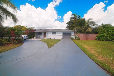 House in Homestead, Florida 4 bedrooms, 186.92 sq.m. № 2058686