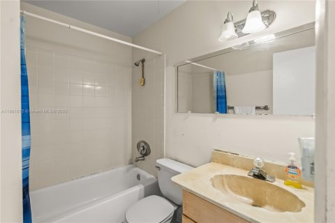 Condominio en venta en Coral Springs, Florida, 2 dormitorios, 73.39 m2 № 1890700 - foto 14