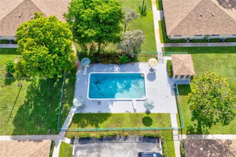 Condominio en venta en Coral Springs, Florida, 2 dormitorios, 73.39 m2 № 1890700 - foto 19
