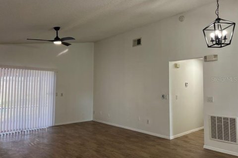 Villa ou maison à louer à Orlando, Floride: 3 chambres, 130.16 m2 № 2416417 - photo 3