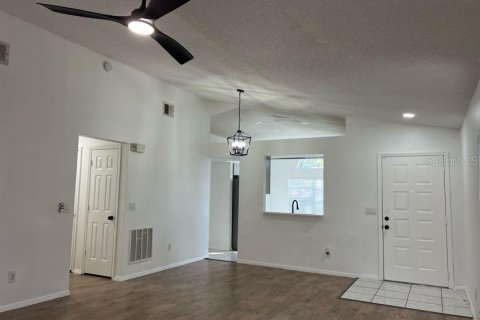 Villa ou maison à louer à Orlando, Floride: 3 chambres, 130.16 m2 № 2416417 - photo 4