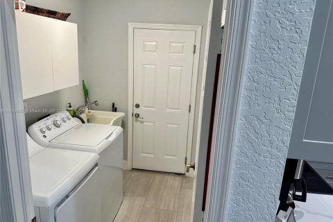 Casa en venta en Delray Beach, Florida, 4 dormitorios, 217.67 m2 № 1965551 - foto 17