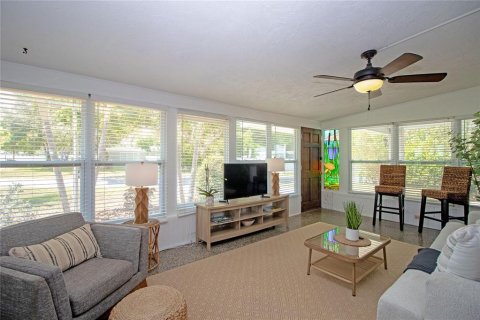 Casa en alquiler en Saint Petersburg, Florida, 4 dormitorios, 136.01 m2 № 1759468 - foto 3