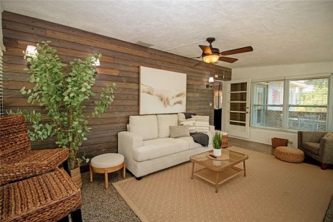 Casa en alquiler en Saint Petersburg, Florida, 4 dormitorios, 136.01 m2 № 1759468 - foto 2