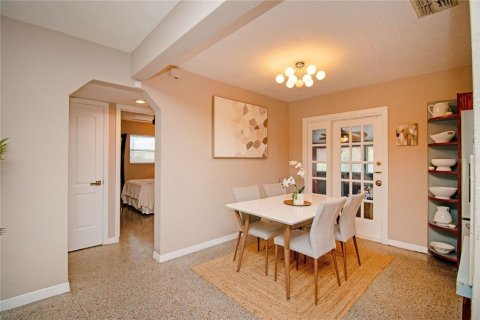 Casa en alquiler en Saint Petersburg, Florida, 4 dormitorios, 136.01 m2 № 1759468 - foto 5