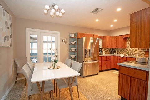 Casa en alquiler en Saint Petersburg, Florida, 4 dormitorios, 136.01 m2 № 1759468 - foto 4