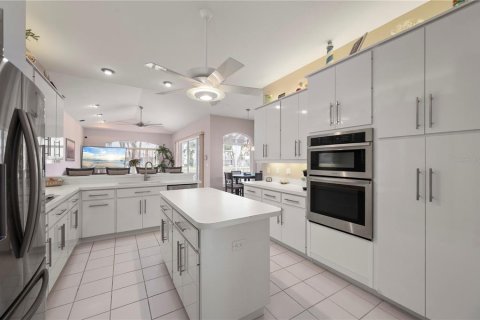 House in Punta Gorda, Florida 3 bedrooms, 239.87 sq.m. № 2196676 - photo 21