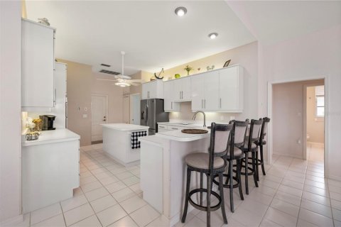 House in Punta Gorda, Florida 3 bedrooms, 239.87 sq.m. № 2196676 - photo 19