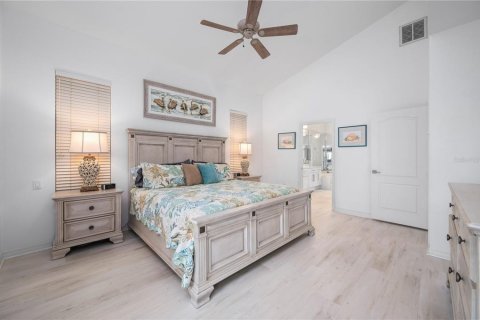 House in Punta Gorda, Florida 3 bedrooms, 239.87 sq.m. № 2196676 - photo 30