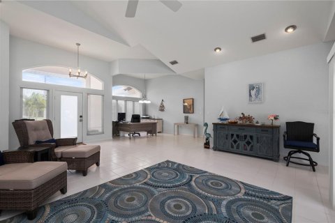 House in Punta Gorda, Florida 3 bedrooms, 239.87 sq.m. № 2196676 - photo 14