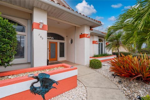 House in Punta Gorda, Florida 3 bedrooms, 239.87 sq.m. № 2196676 - photo 7