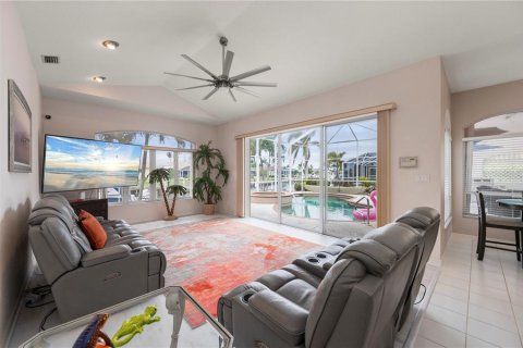 House in Punta Gorda, Florida 3 bedrooms, 239.87 sq.m. № 2196676 - photo 26