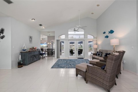 House in Punta Gorda, Florida 3 bedrooms, 239.87 sq.m. № 2196676 - photo 11