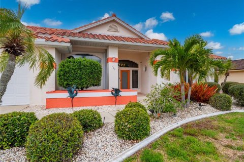 House in Punta Gorda, Florida 3 bedrooms, 239.87 sq.m. № 2196676 - photo 5