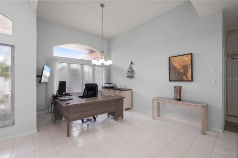 House in Punta Gorda, Florida 3 bedrooms, 239.87 sq.m. № 2196676 - photo 15
