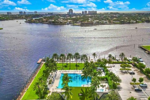 Condominio en venta en Fort Lauderdale, Florida, 2 dormitorios, 112.23 m2 № 1731083 - foto 2