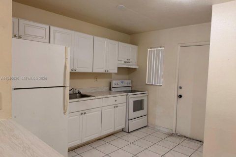 Condo in Hialeah, Florida, 2 bedrooms  № 2003459 - photo 6