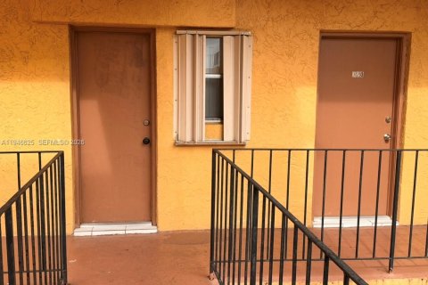 Condo in Hialeah, Florida, 2 bedrooms  № 2003459 - photo 5