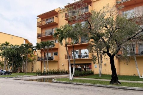 Condo in Hialeah, Florida, 2 bedrooms  № 2003459 - photo 24