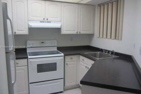 Condo in Miami, Florida, 1 bedroom  № 1710793 - photo 6