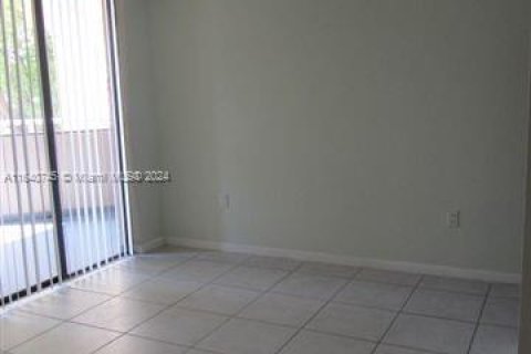 Condo in Miami, Florida, 1 bedroom  № 1710793 - photo 10