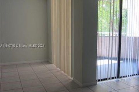 Condo in Miami, Florida, 1 bedroom  № 1710793 - photo 9