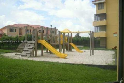 Condo in Miami, Florida, 1 bedroom  № 1710793 - photo 4