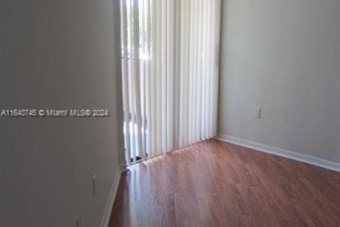 Condo in Miami, Florida, 1 bedroom  № 1710793 - photo 11