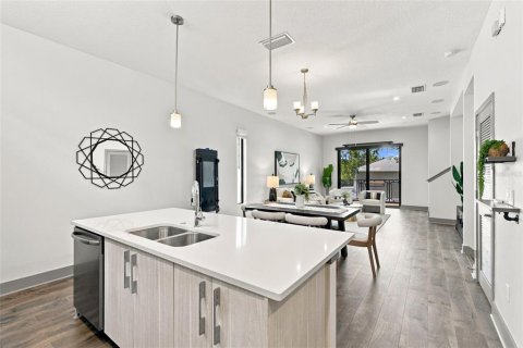 Adosado en venta en Tampa, Florida, 3 dormitorios, 184.69 m2 № 2304426 - foto 3