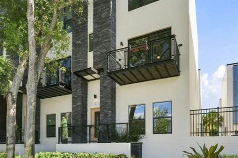 Townhouse in Tampa, Florida 3 bedrooms, 184.69 sq.m. № 2304426
