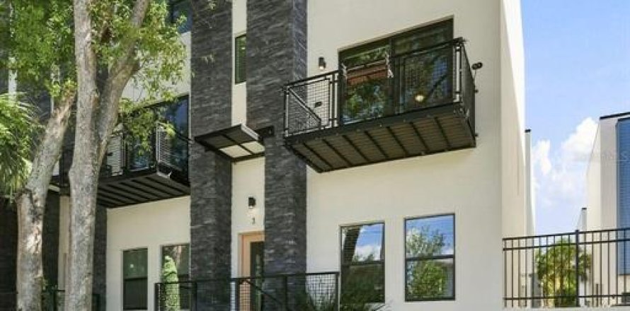 Adosado en Tampa, Florida 3 dormitorios, 184.69 m2 № 2304426
