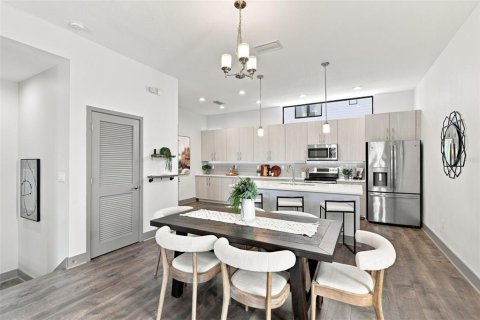 Adosado en venta en Tampa, Florida, 3 dormitorios, 184.69 m2 № 2304426 - foto 5