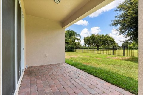 House in Sorrento, Florida 3 bedrooms, 195.09 sq.m. № 1857634 - photo 22