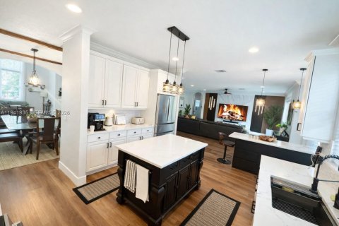 Casa en venta en Miramar, Florida, 5 dormitorios, 344.3 m2 № 2079388 - foto 5