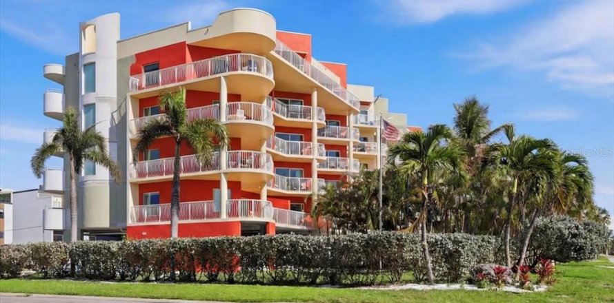 Condominio en Treasure Island, Florida, 1 dormitorio  № 2205969