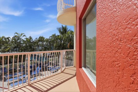 Condominio en venta en Treasure Island, Florida, 1 dormitorio, 73.39 m2 № 2205969 - foto 3