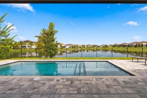 House in Orlando, Florida 6 bedrooms, 404.96 sq.m. № 2391567 - photo 8