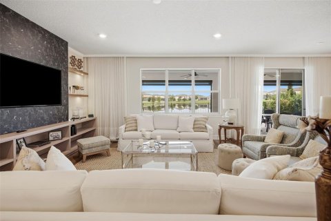 House in Orlando, Florida 6 bedrooms, 404.96 sq.m. № 2391567 - photo 20