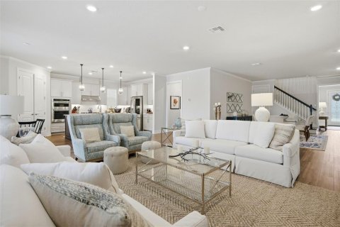 House in Orlando, Florida 6 bedrooms, 404.96 sq.m. № 2391567 - photo 19
