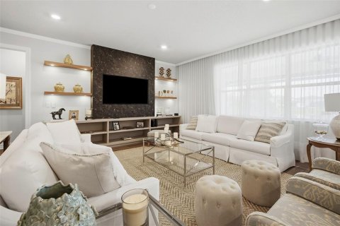 House in Orlando, Florida 6 bedrooms, 404.96 sq.m. № 2391567 - photo 15
