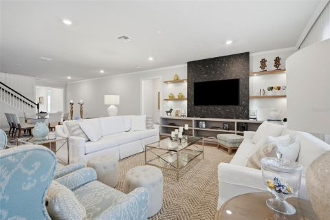 House in Orlando, Florida 6 bedrooms, 404.96 sq.m. № 2391567 - photo 13