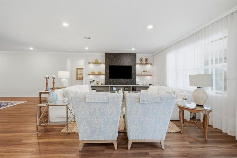 House in Orlando, Florida 6 bedrooms, 404.96 sq.m. № 2391567 - photo 24