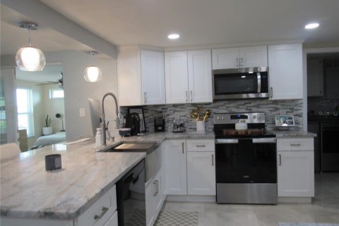 House in Holiday, Florida 3 bedrooms, 145.3 sq.m. № 1898814 - photo 5