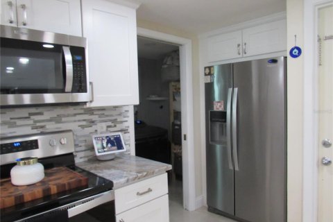 House in Holiday, Florida 3 bedrooms, 145.3 sq.m. № 1898814 - photo 6