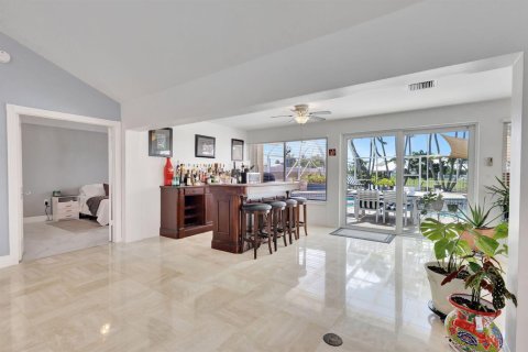 House in West Palm Beach, Florida 3 bedrooms, 210.98 sq.m. № 2084719 - photo 19