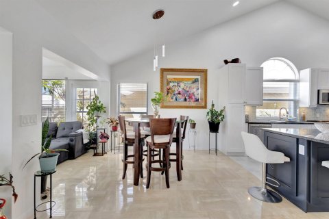 House in West Palm Beach, Florida 3 bedrooms, 210.98 sq.m. № 2084719 - photo 17